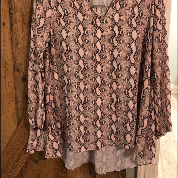 IZZY AND LOLA PINK SNAKESKIN TOP - Picture 2 of 6